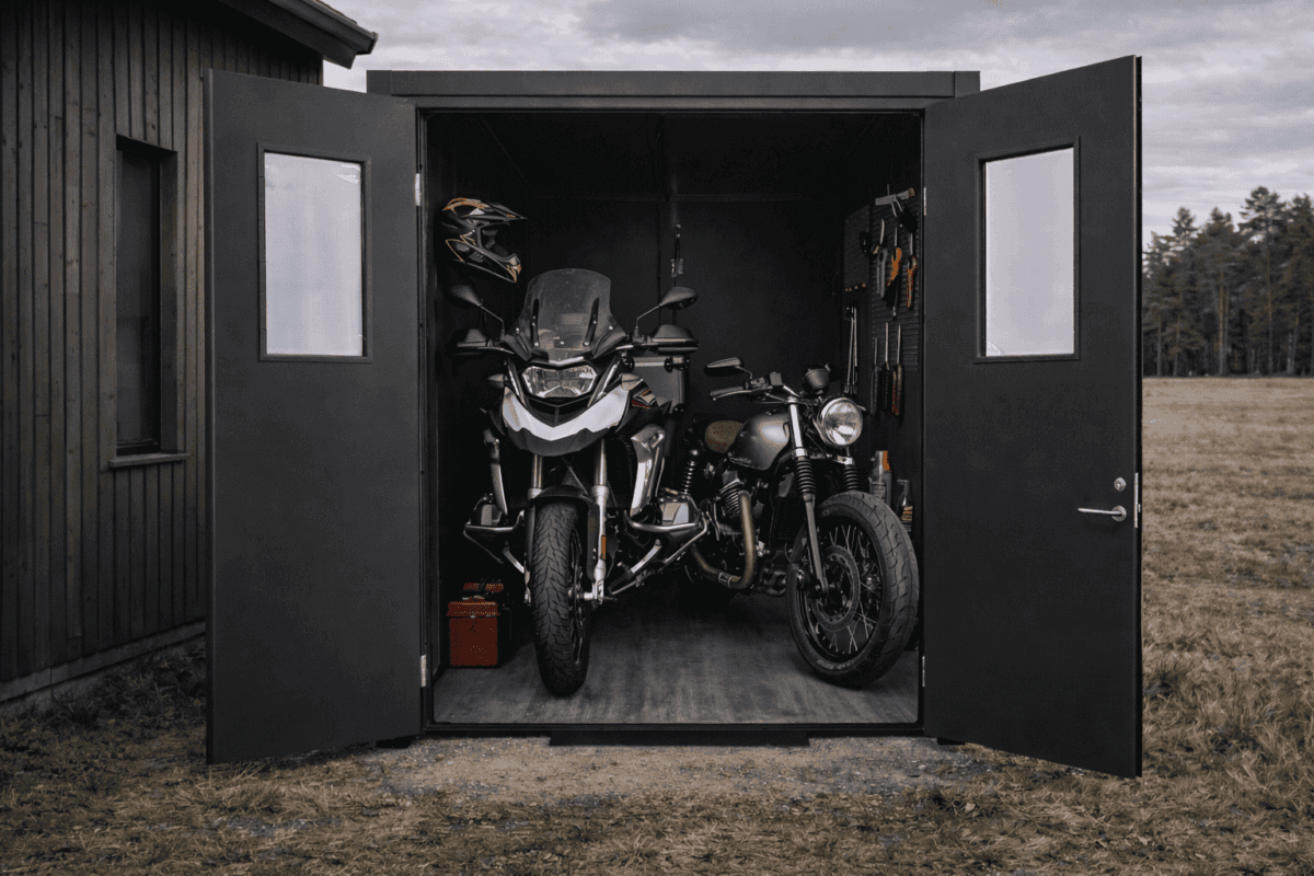 Utomhusförråd. Plats för motorcykel